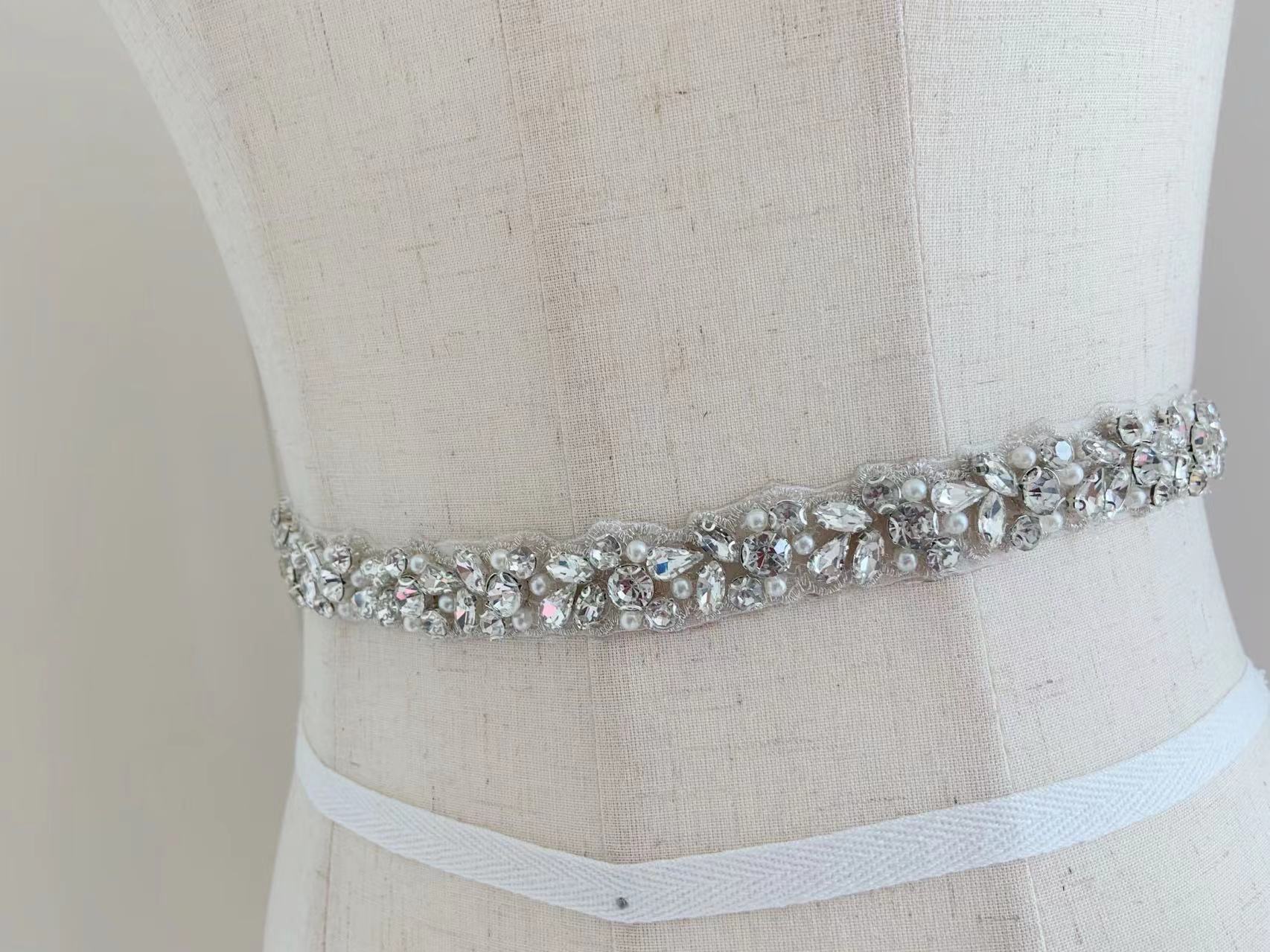 ริบบิ้นประดับคริสตัลสีเงิน 1 ห - Bridal Sash Ribbon บทวิจารณ์และราคา